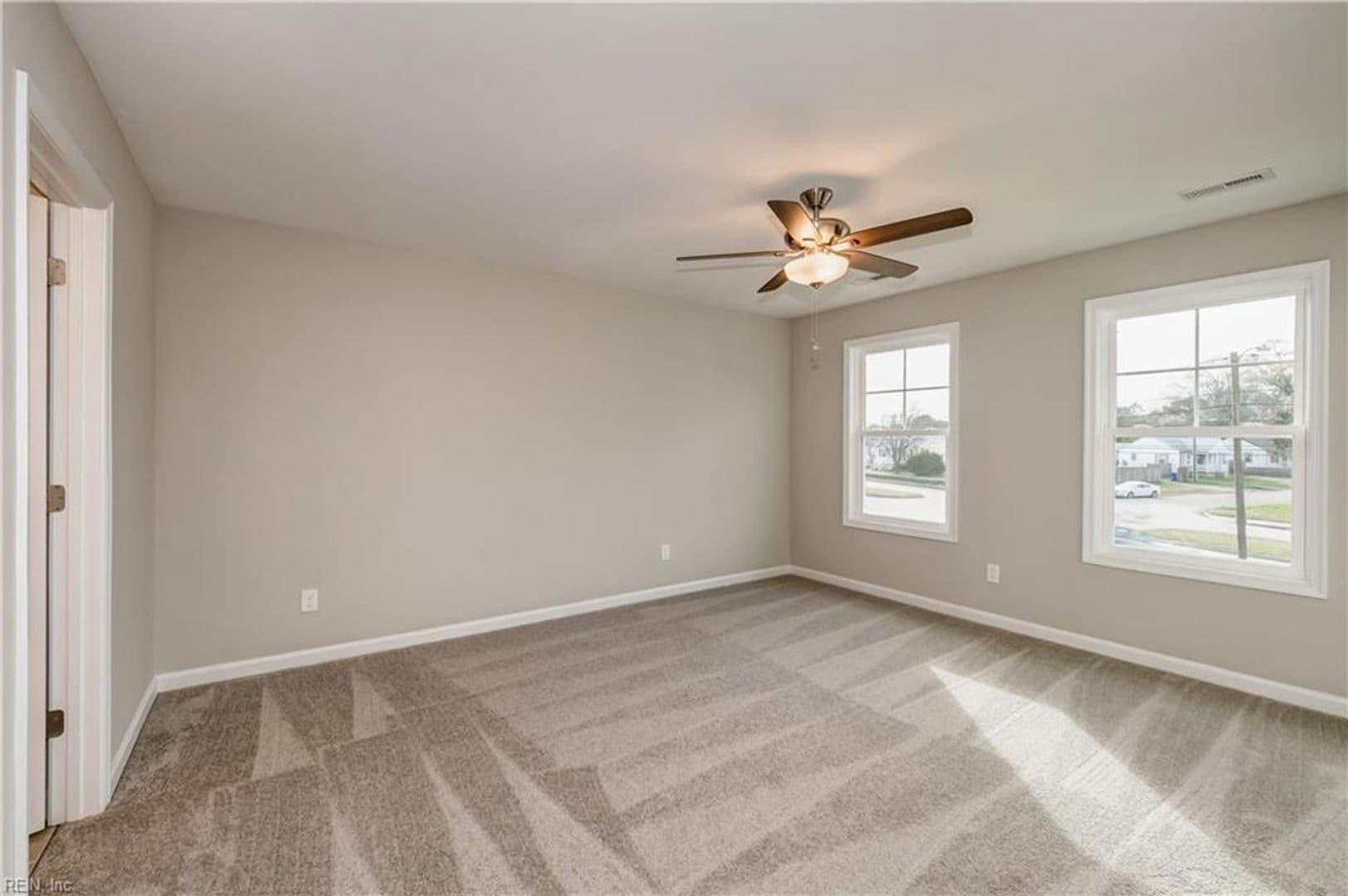 Norfolk House: 8218 Tidewater Drive