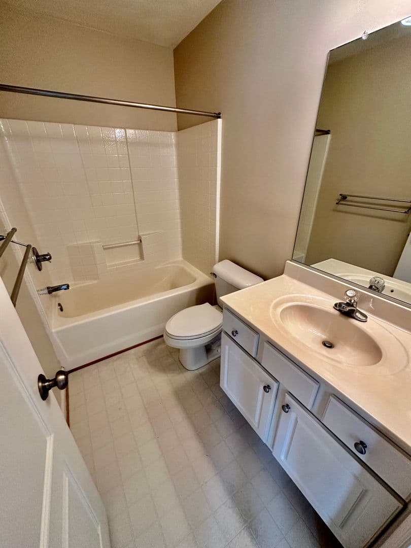 Virginia Beach House: 3724 Surry Road