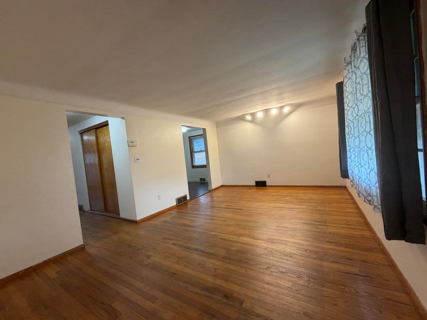 Garfield Heights Apartment: 10024 McCracken Avenue