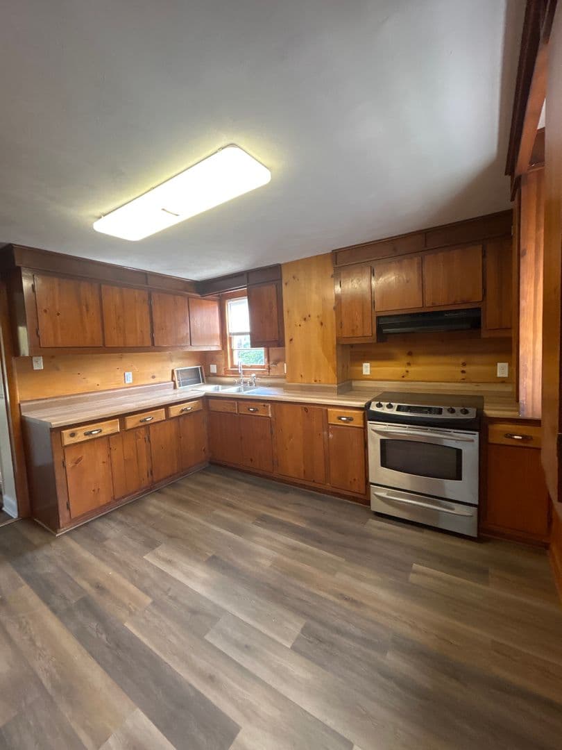 Roanoke Apartment: 1430 Chapman Ave. SW