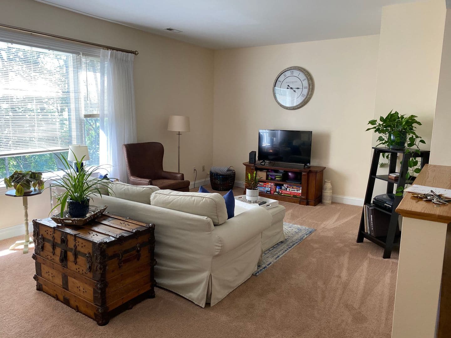 Lexington Apartment: Holly Park Lane