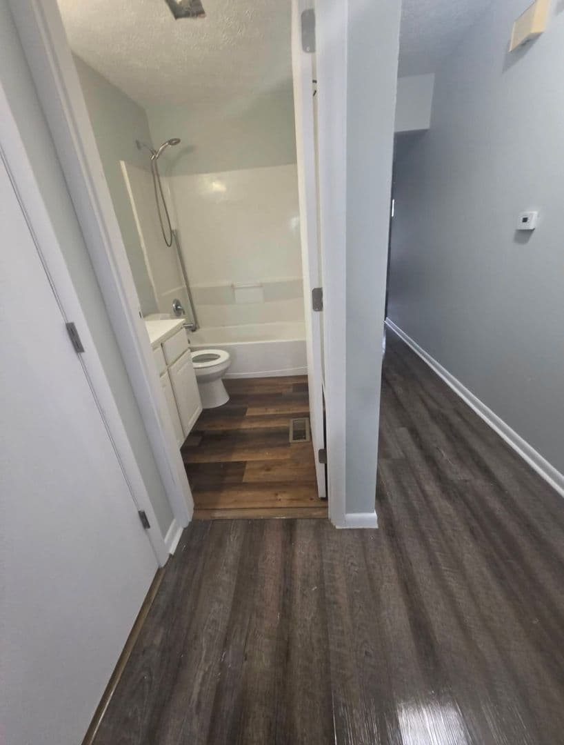 Vandalia Apartment: 927-933 Weston Court
