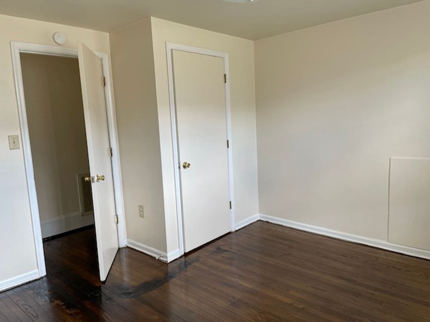 Roanoke Apartment: 2324 Orange Avenue NW