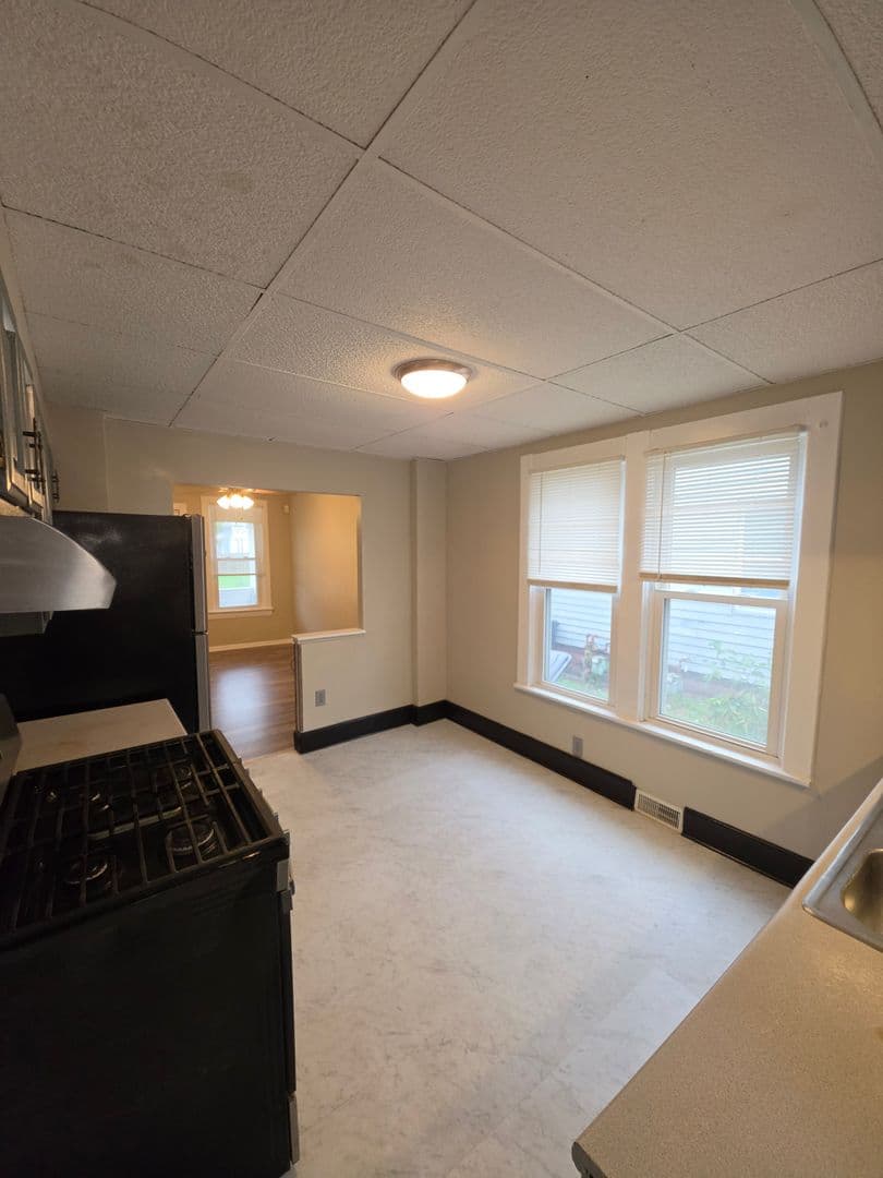 Cleveland Apartment: 3664 W 48th St
