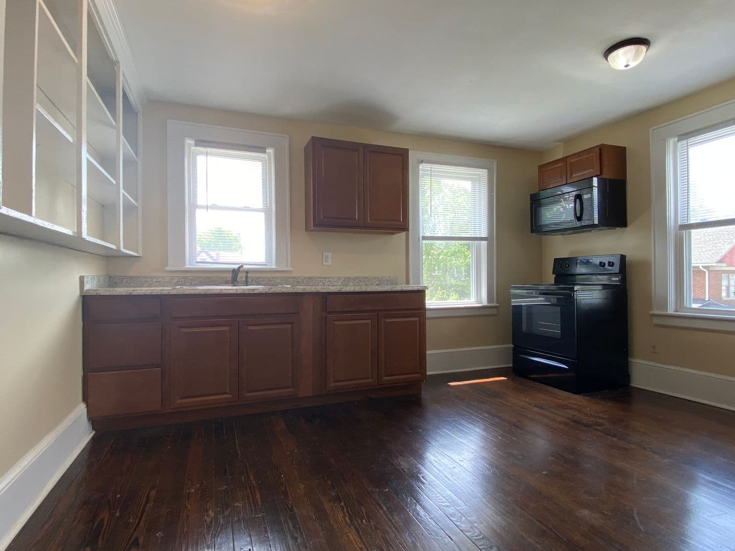 Roanoke Apartment: 1334 Chapman Avenue SW