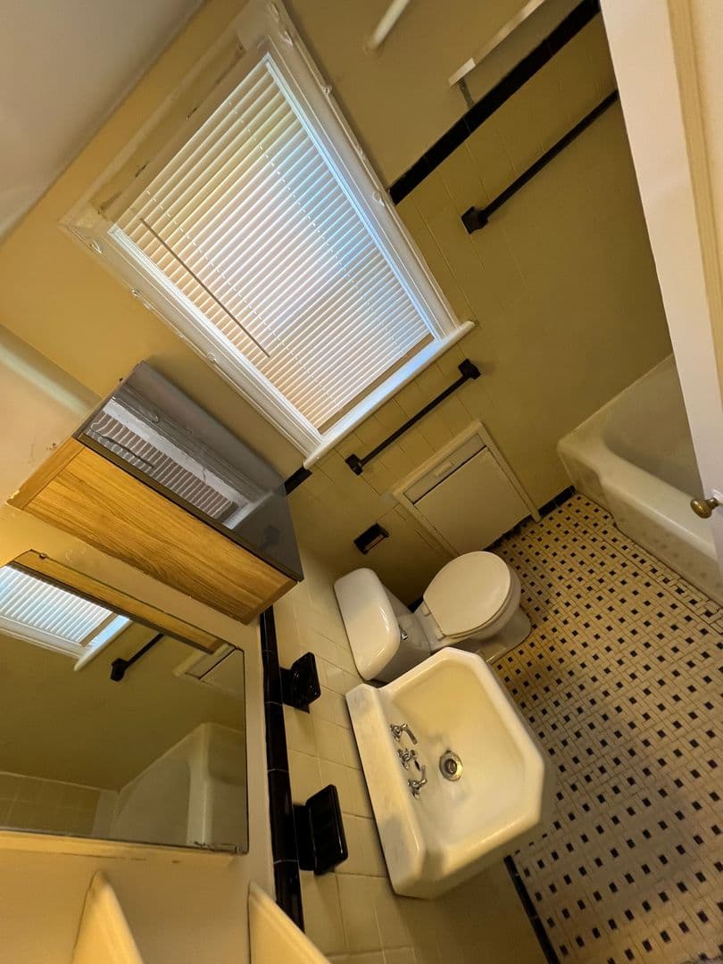 Norfolk Apartment: 7420 Hampton Boulevard