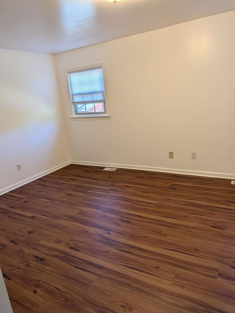 Newport News Townhome: 321 Advocate Court, Unit B
