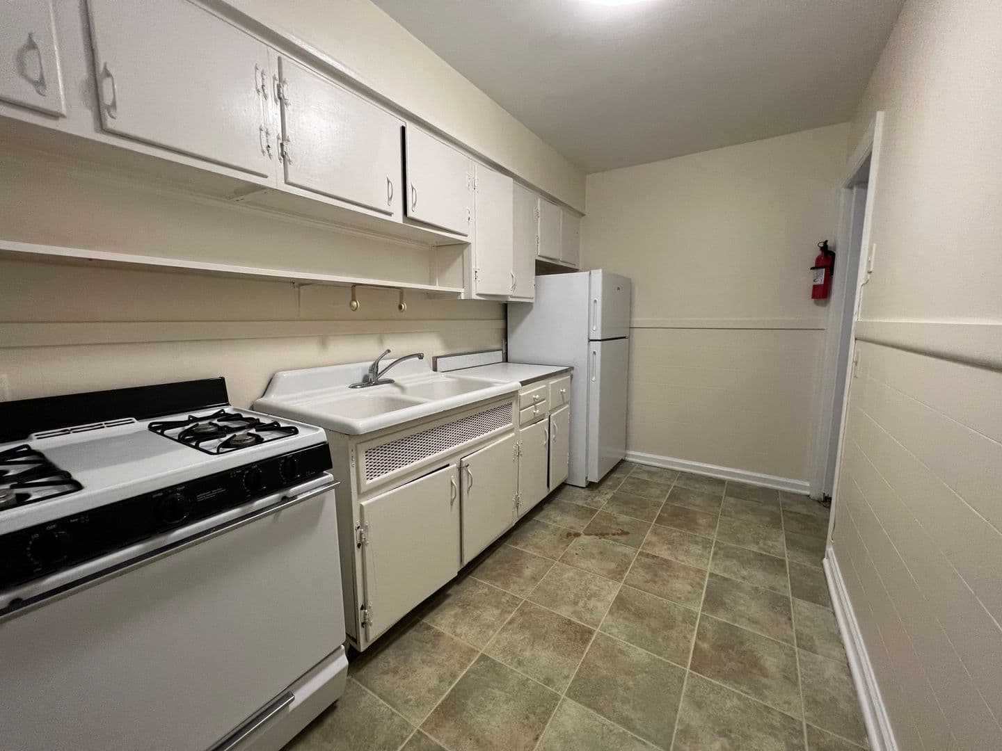 Norfolk Apartment: 7420 Hampton Boulevard