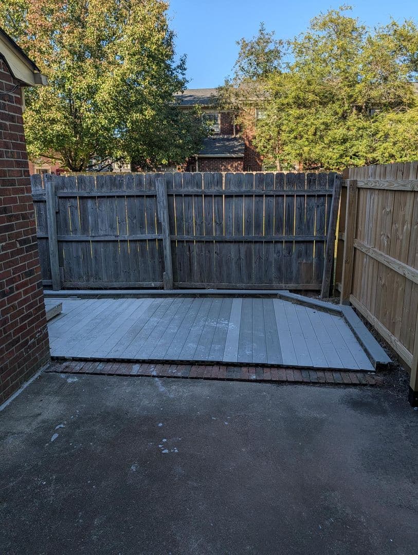 Newport News Townhome: 321 Advocate Court, Unit B