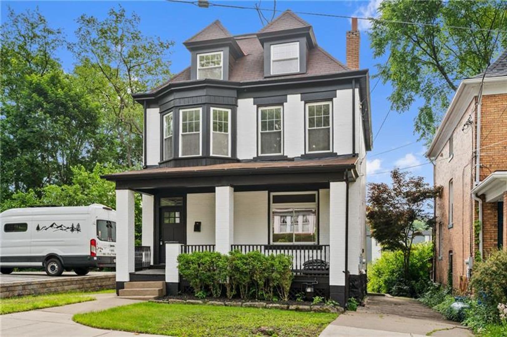 Pittsburgh House: 220 Dewey St.