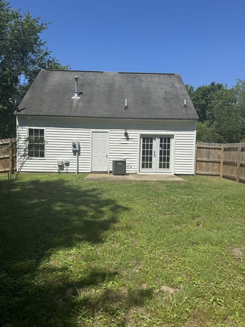 Williamsburg House: 1505 Ernestine Avenue