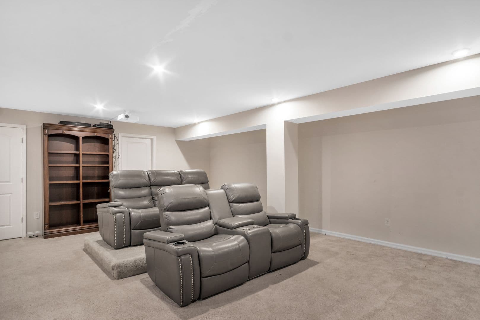 Williamsburg House: 406 Boltons Mill Pkwy