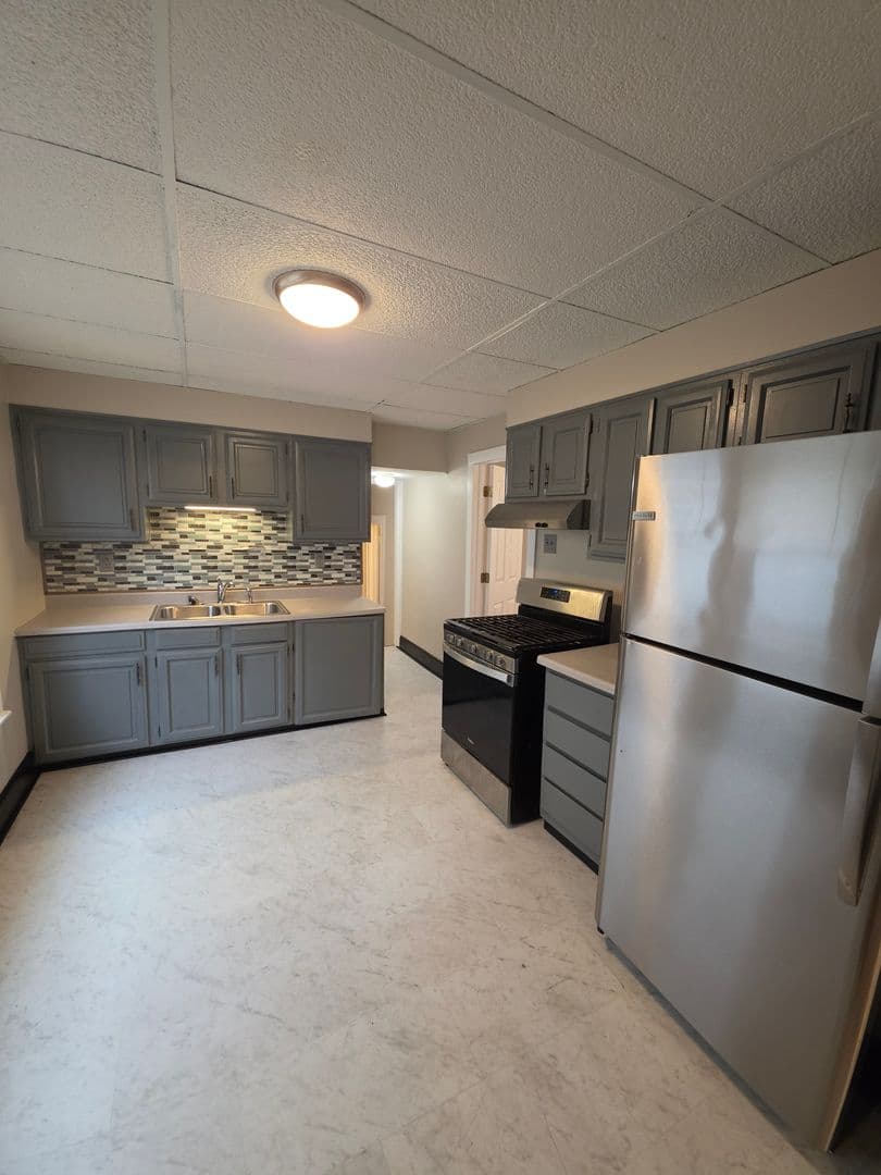 Cleveland Apartment: 3664 W 48th St