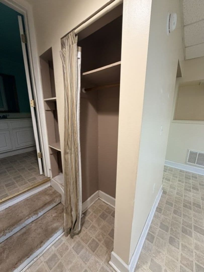 Lexington Apartment: 203 North Main Street