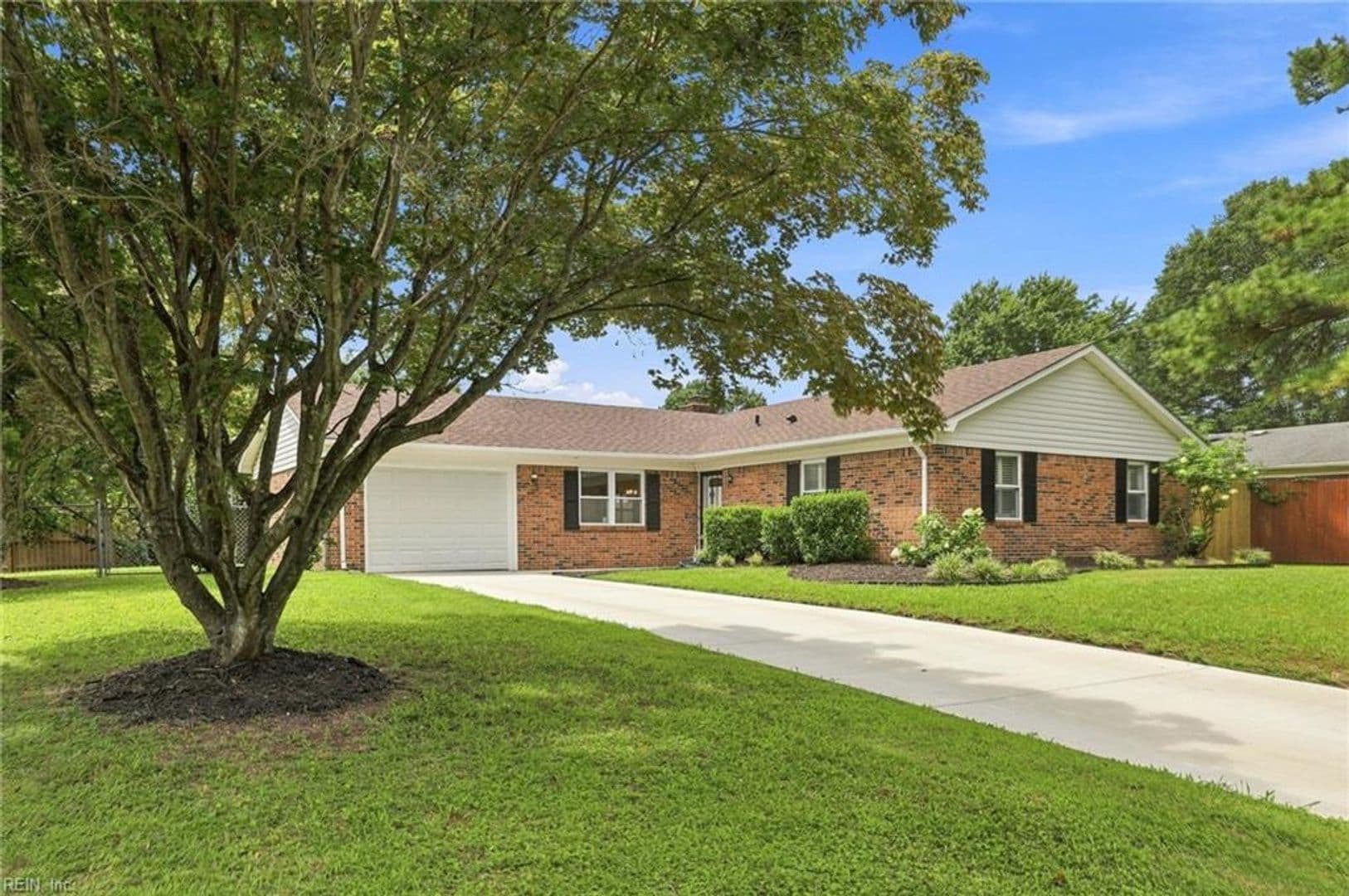 Virginia Beach House: 401 Moorland Drive