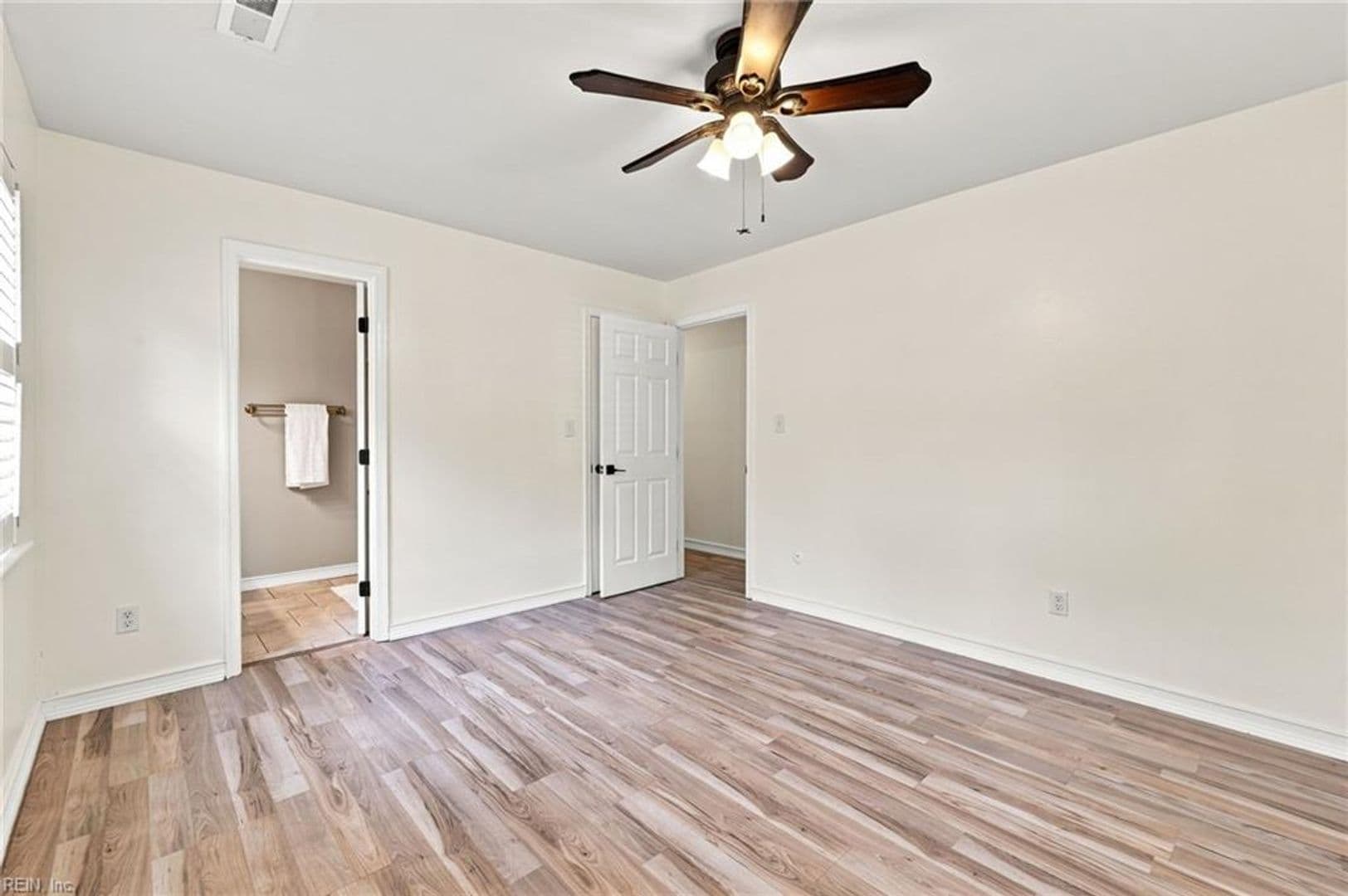 Virginia Beach House: 401 Moorland Drive
