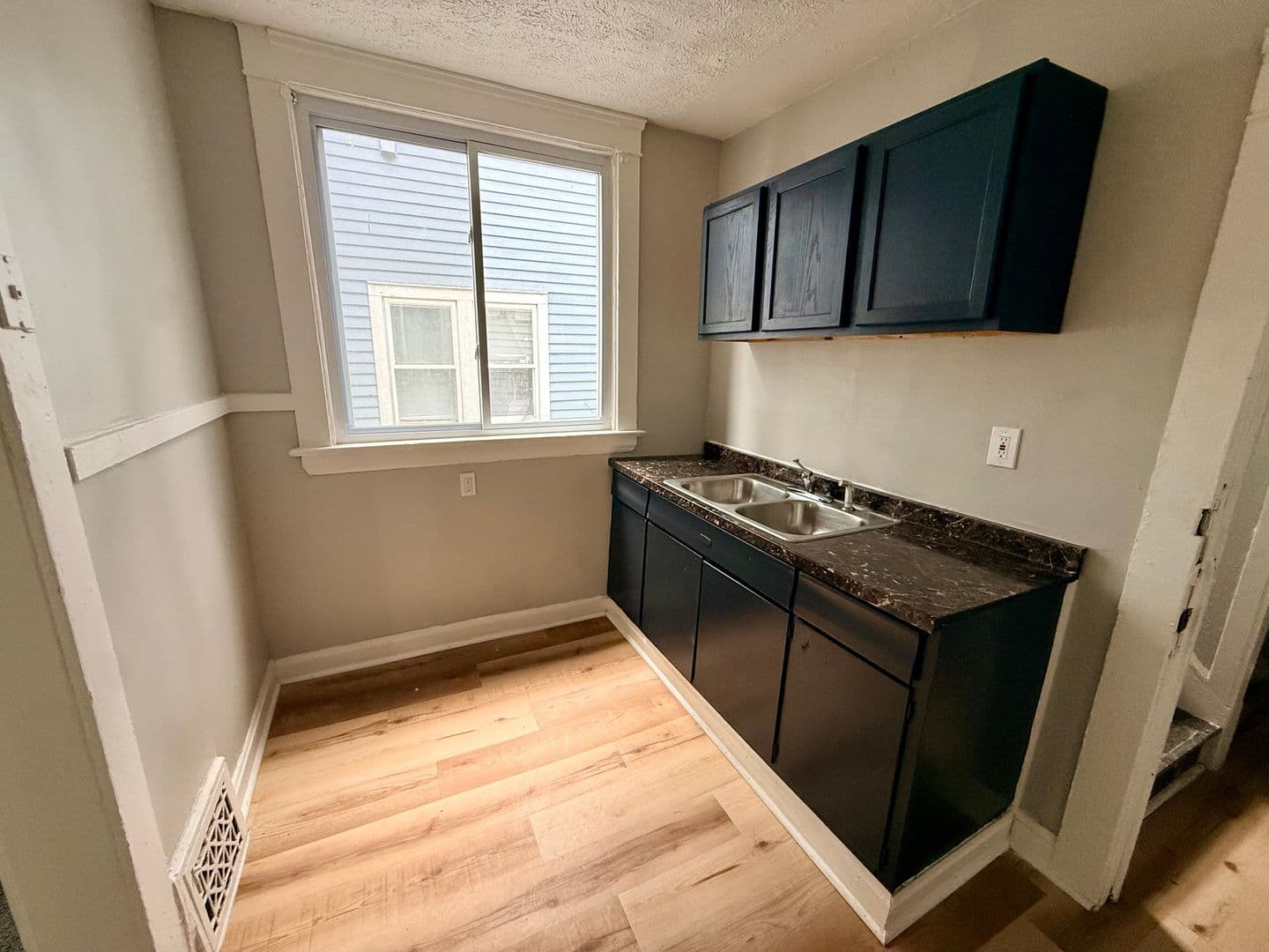 Cleveland Apartment: 11510 Durant Ave