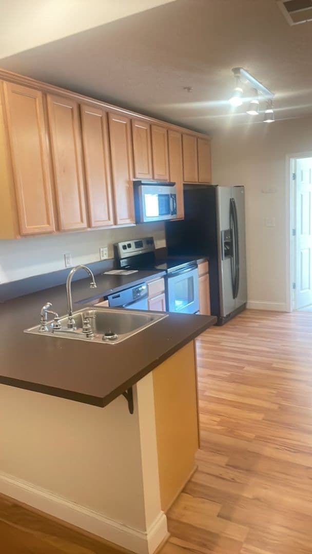 Lexington Apartment: 650 N. Lee Highway