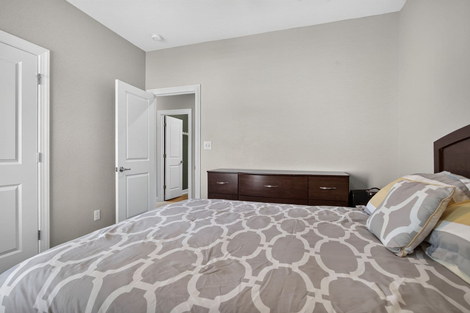 Chesapeake House: 913 Brenner