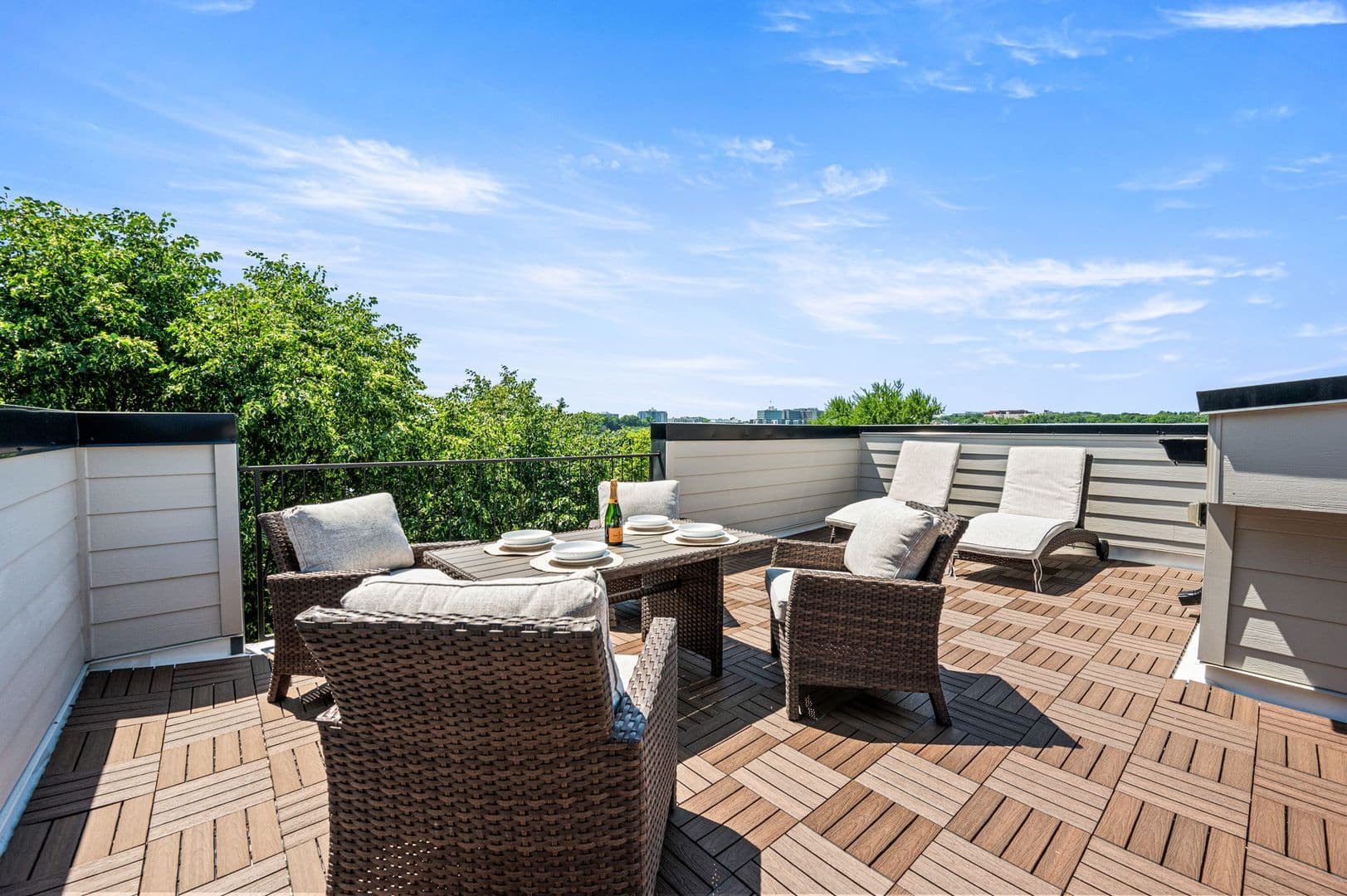 Philadelphia House: 206 Kalos Street