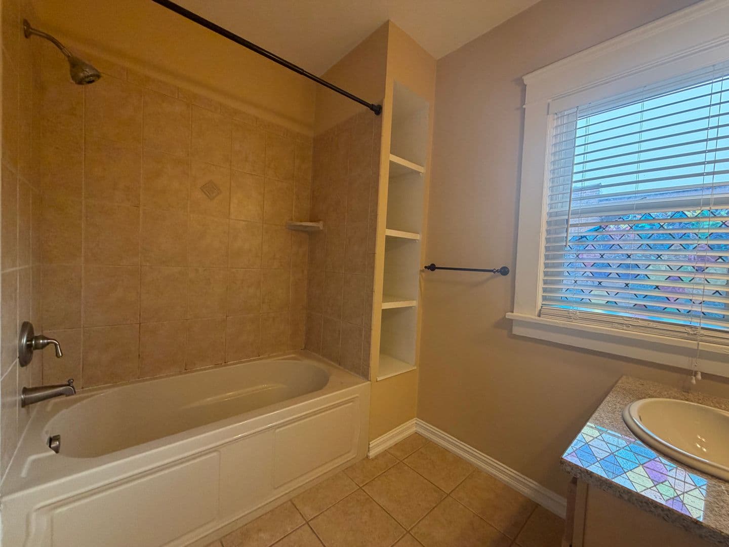 Cleveland Heights Condo: 2476 Derbyshire Rd, Unit 6