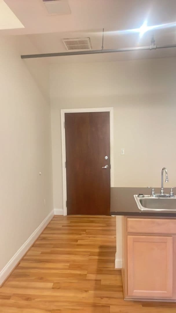 Lexington Apartment: 650 N. Lee Highway
