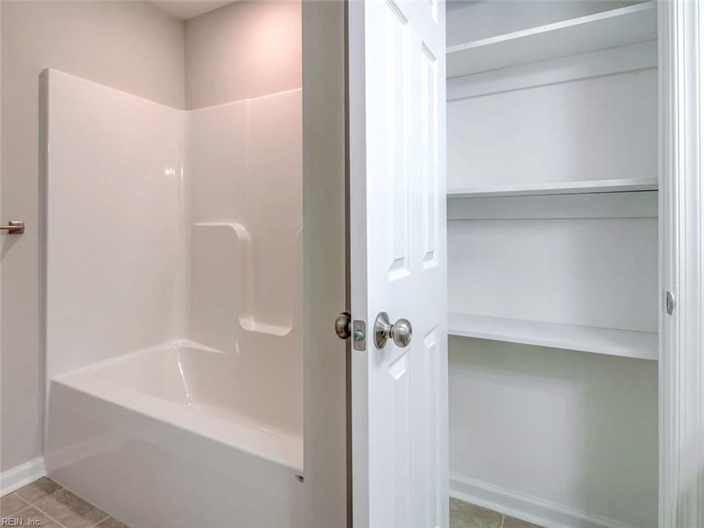 Norfolk House: 8218 Tidewater Drive