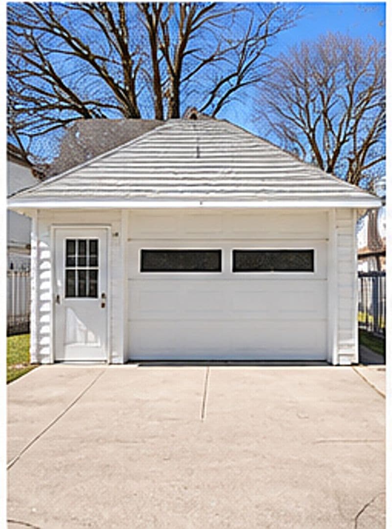 Toledo House: 3615 Hoiles Avenue