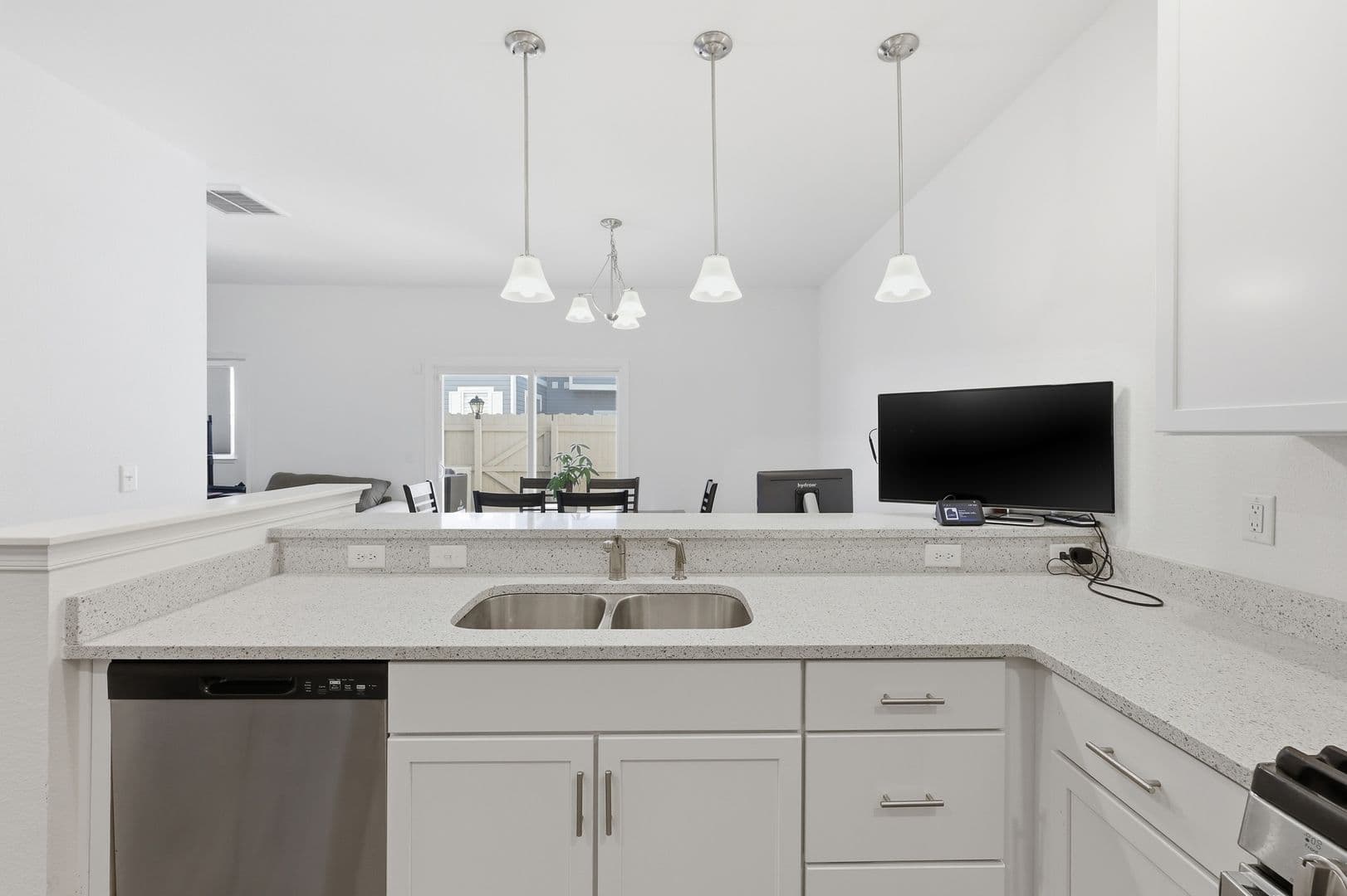Virginia Beach House: 5112 Cora Anne LN