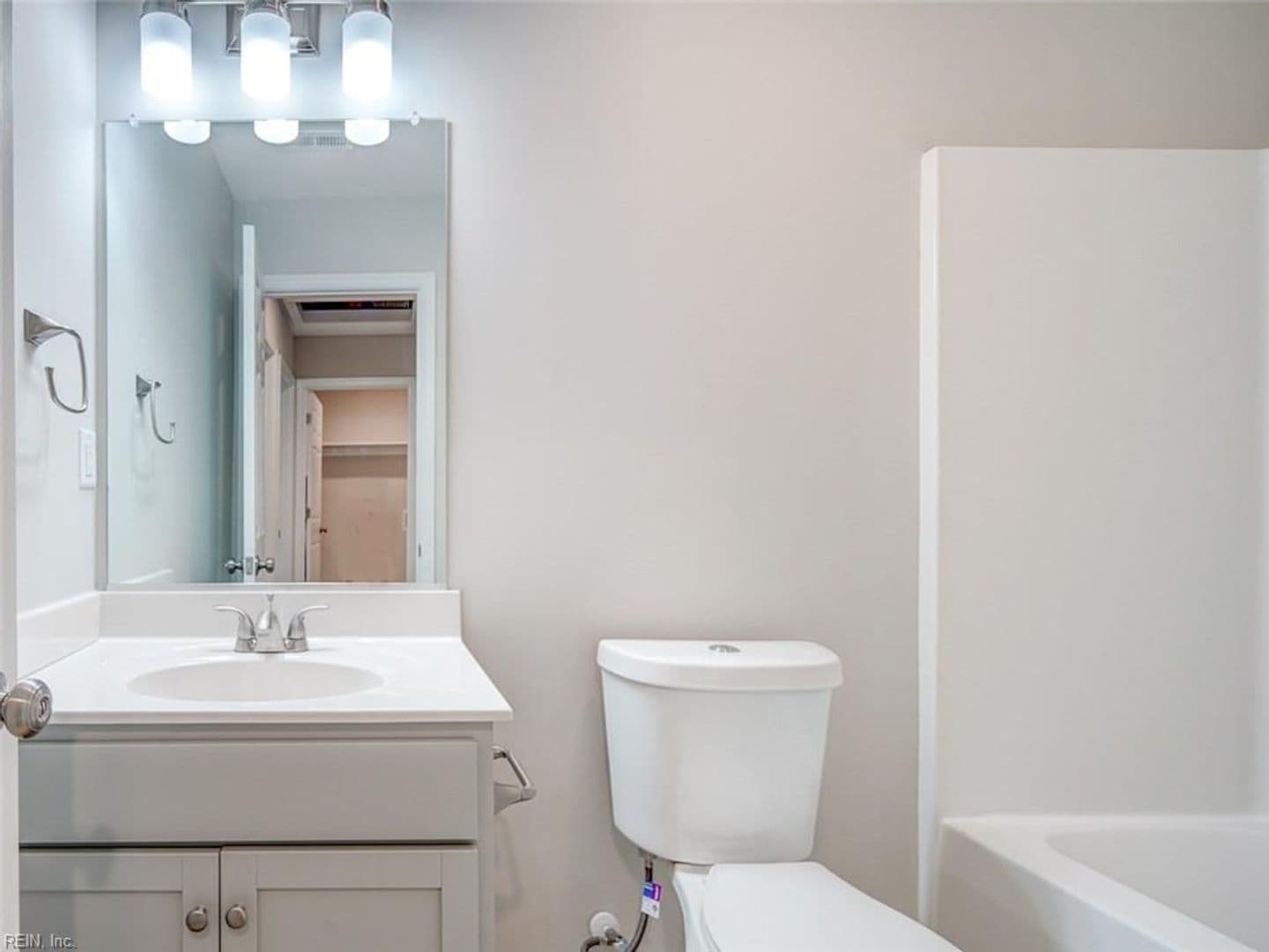 Norfolk House: 8218 Tidewater Drive