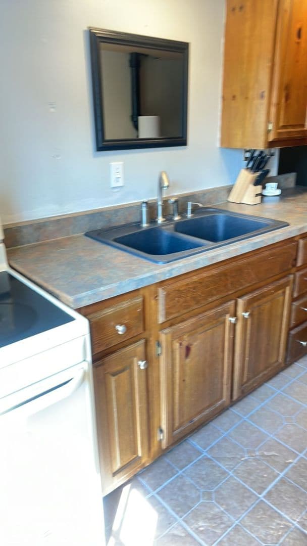 Buena Vista Apartment: 2355 Maple Avenue