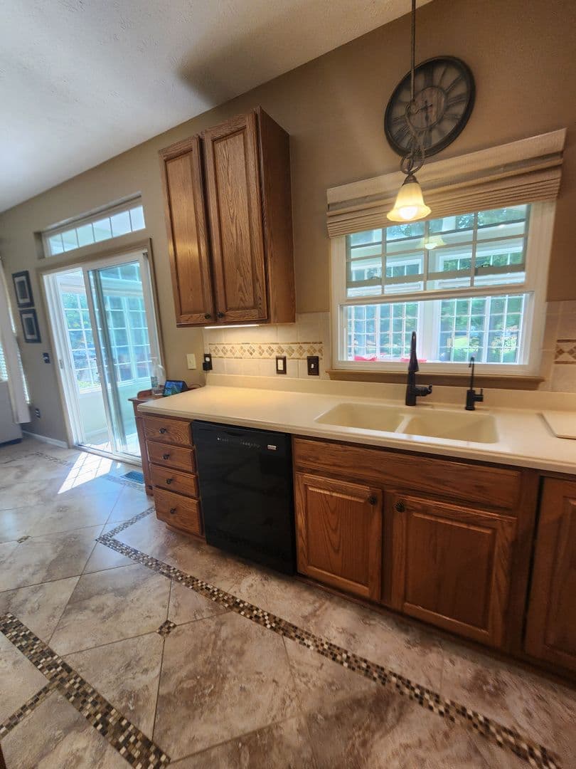 Avon House: 3288 Beech Lane