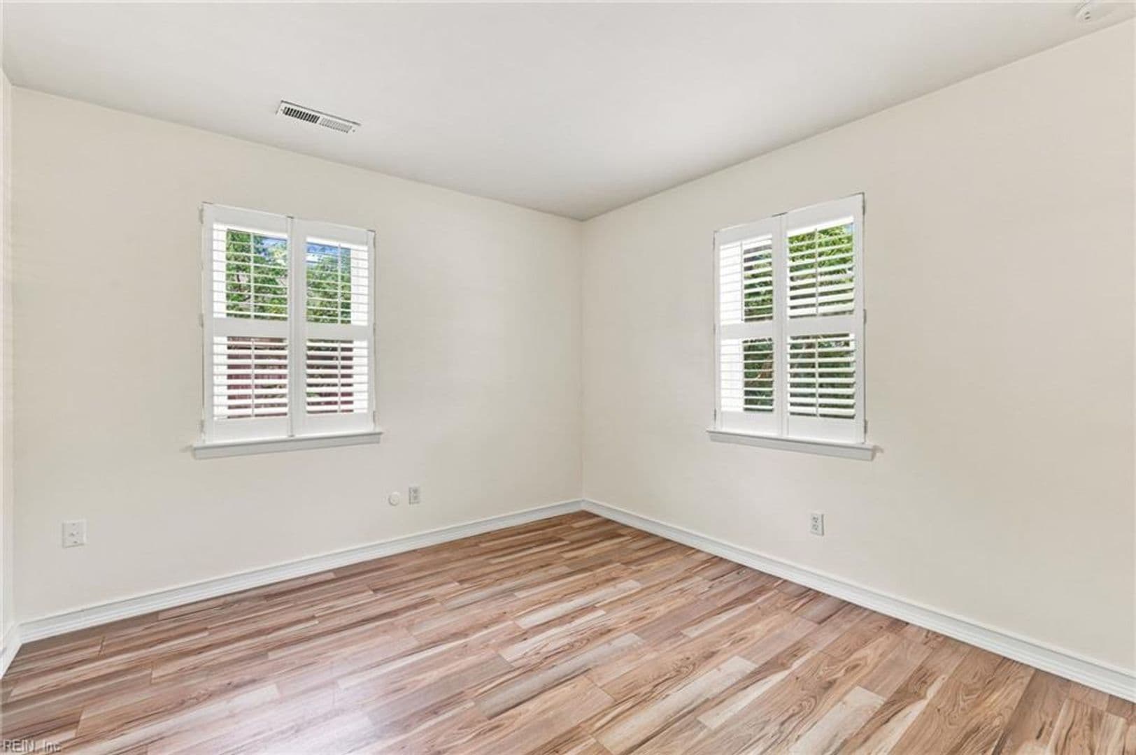 Virginia Beach House: 401 Moorland Drive