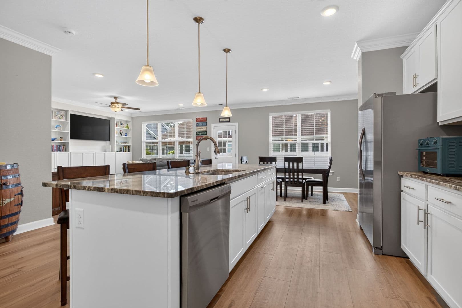 Chesapeake House: 913 Brenner