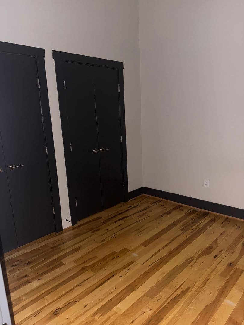 Bedford Apartment: 620 Railroad Avenue
