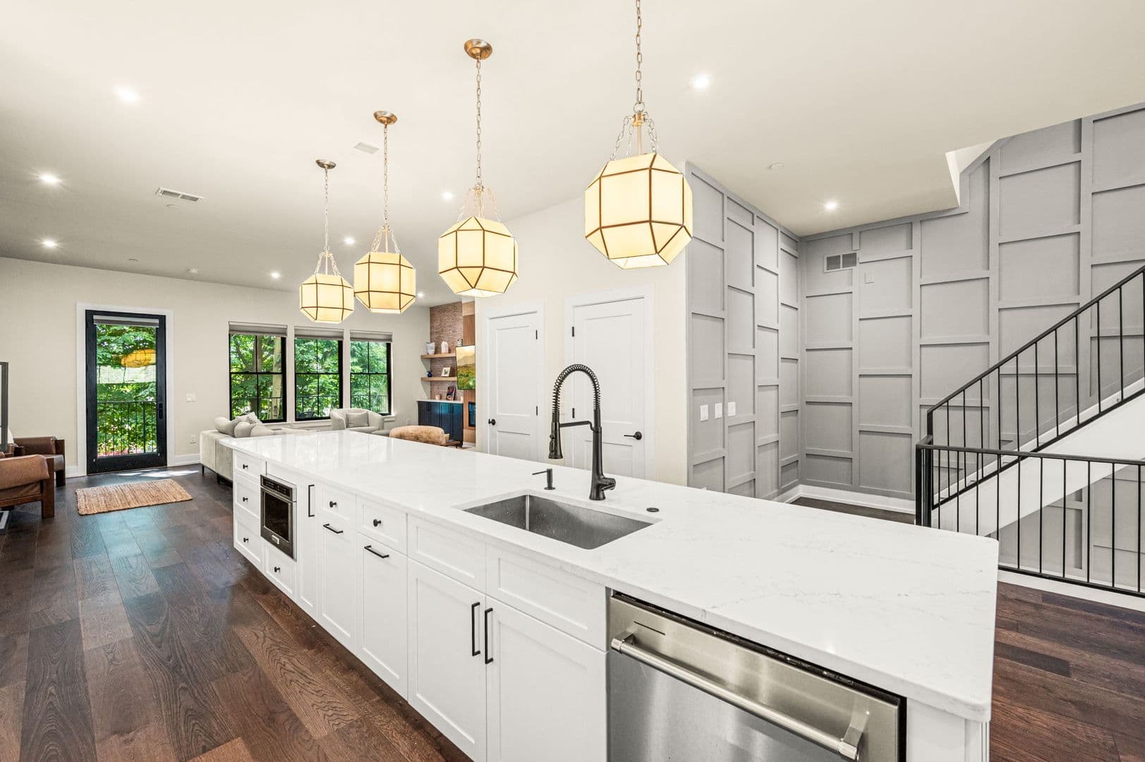 Philadelphia House: 206 Kalos Street