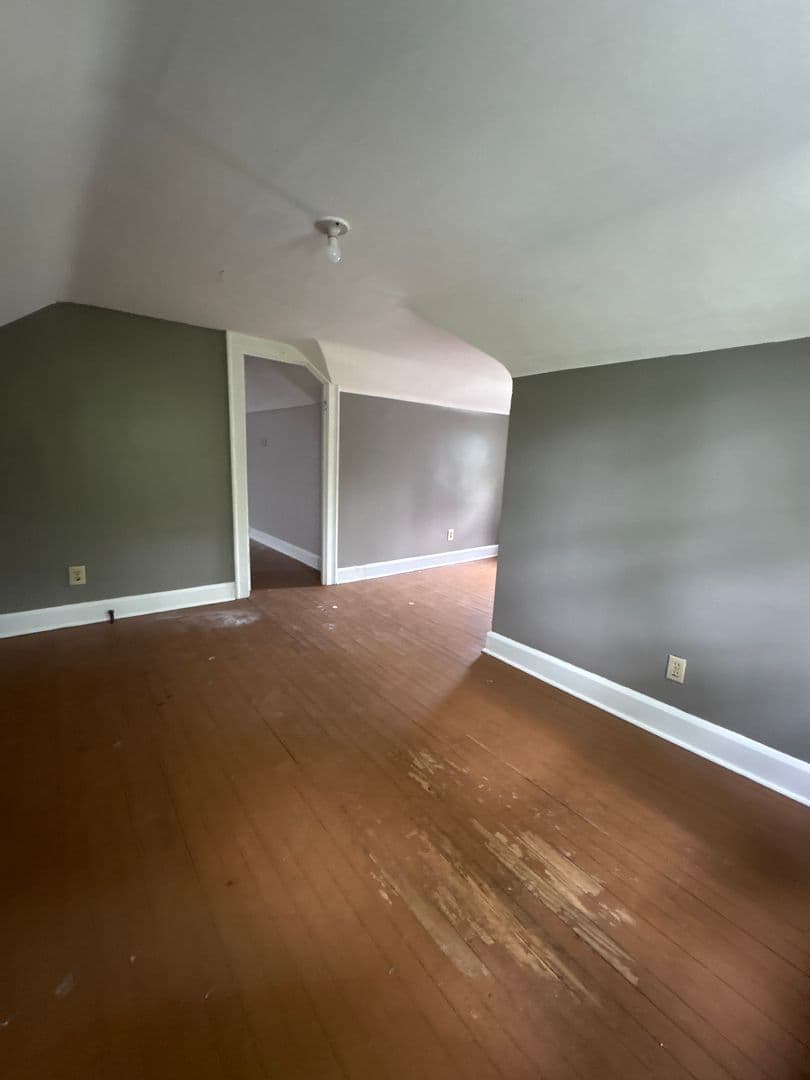Cleveland Heights Apartment: 2179 Edgewood Dr. Up/Down