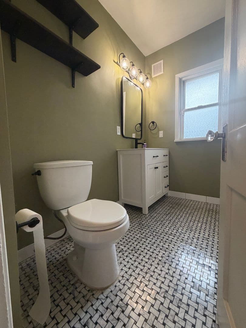 Cleveland Heights House: 13048 Cedar Rd