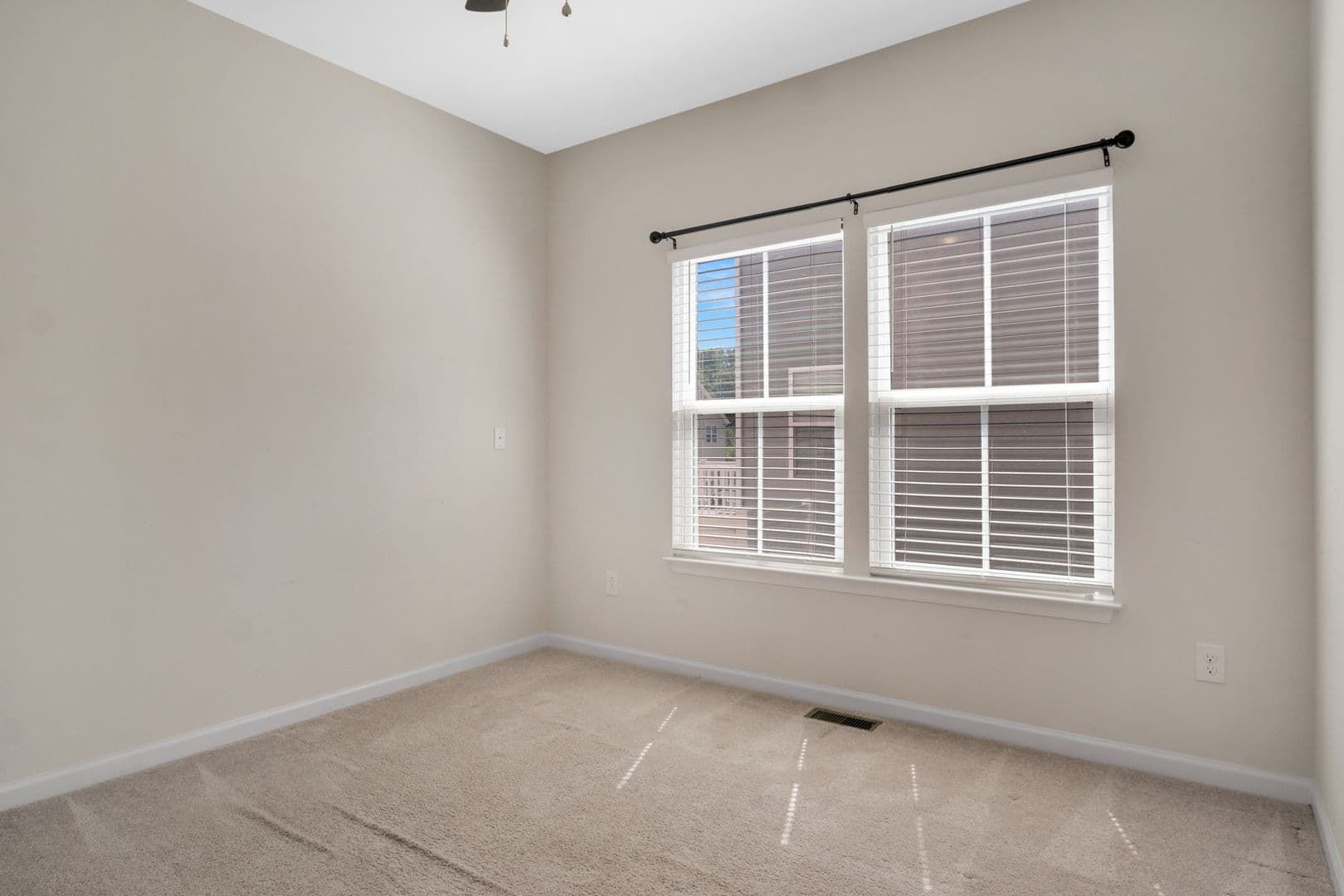 Williamsburg House: 406 Boltons Mill Pkwy