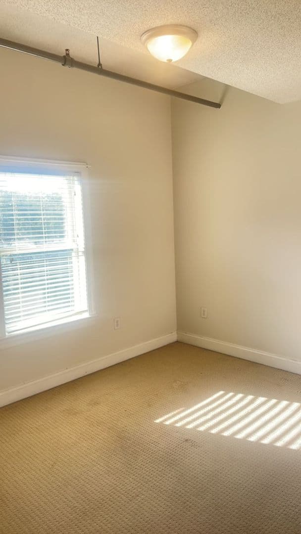 Lexington Apartment: 650 N. Lee Highway