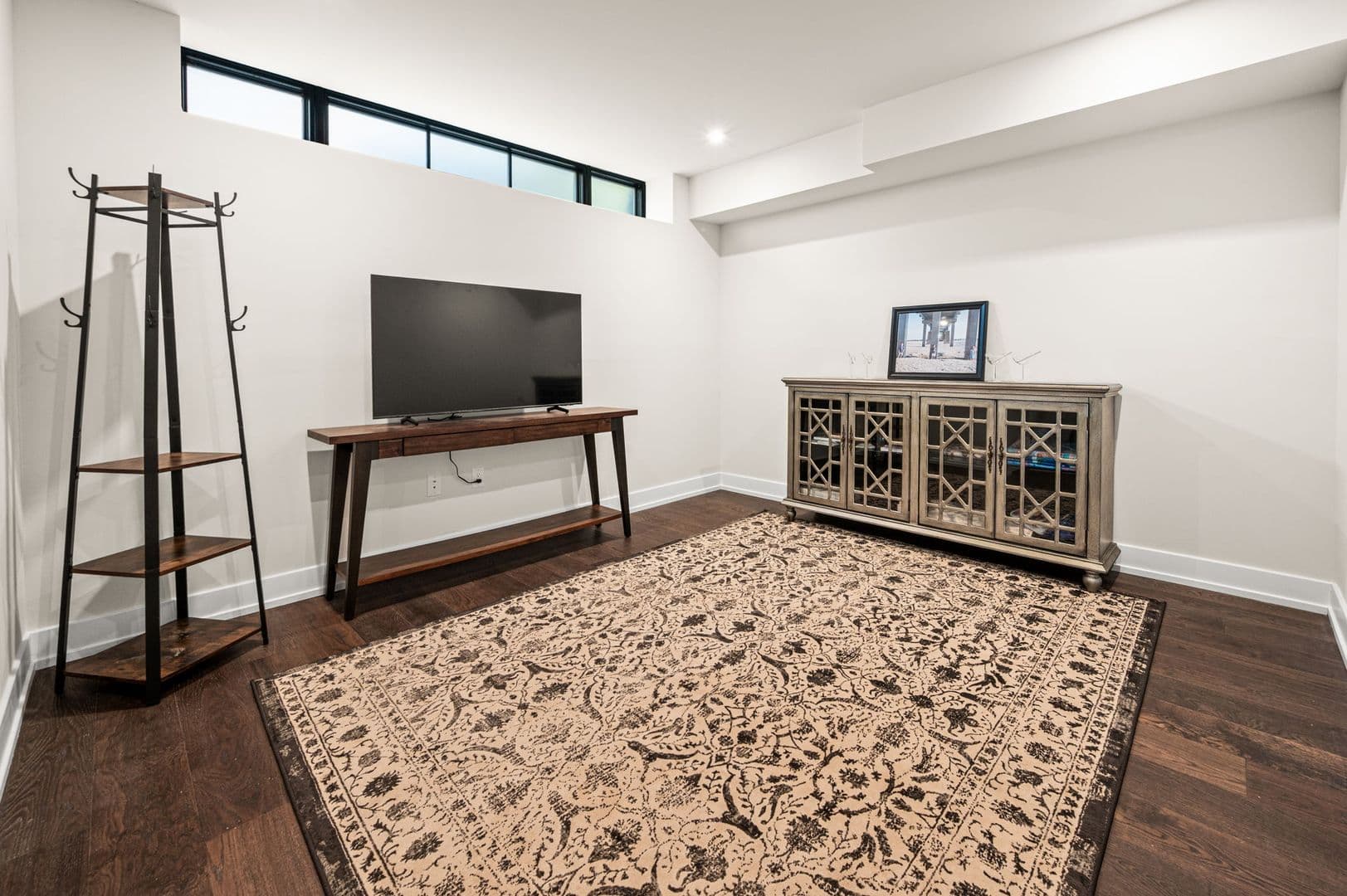 Philadelphia House: 206 Kalos Street