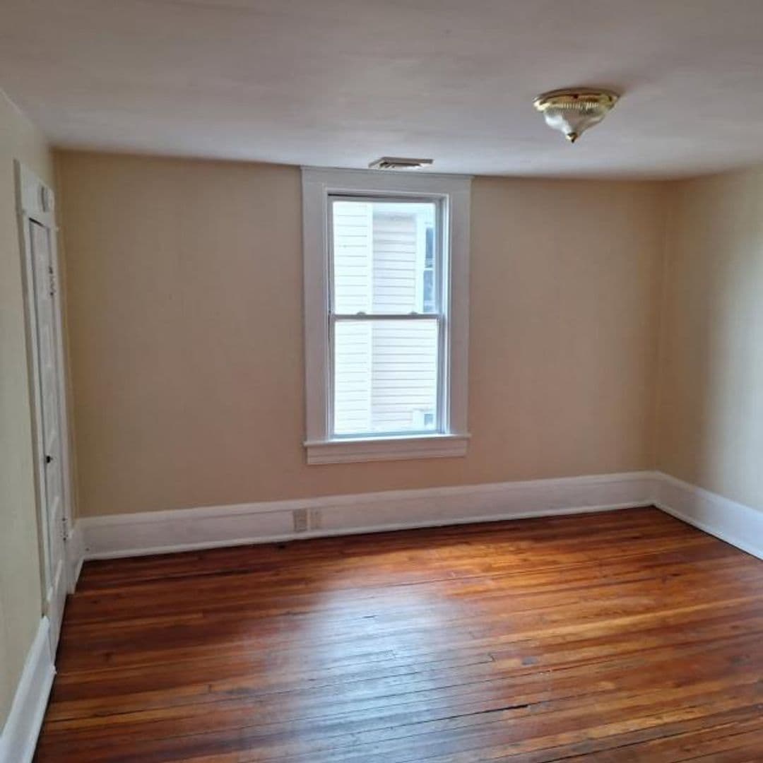 Roanoke Apartment: 515 Albemarle Avenue