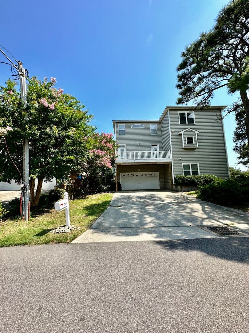 Virginia Beach House: 3724 Surry Road