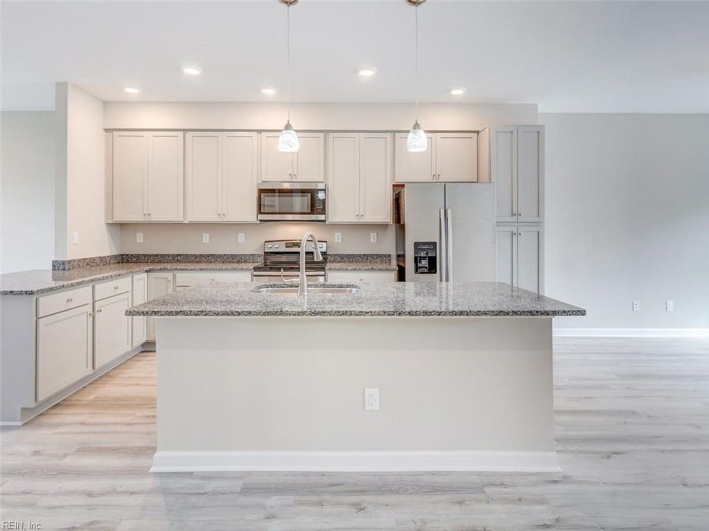Norfolk House: 8218 Tidewater Drive