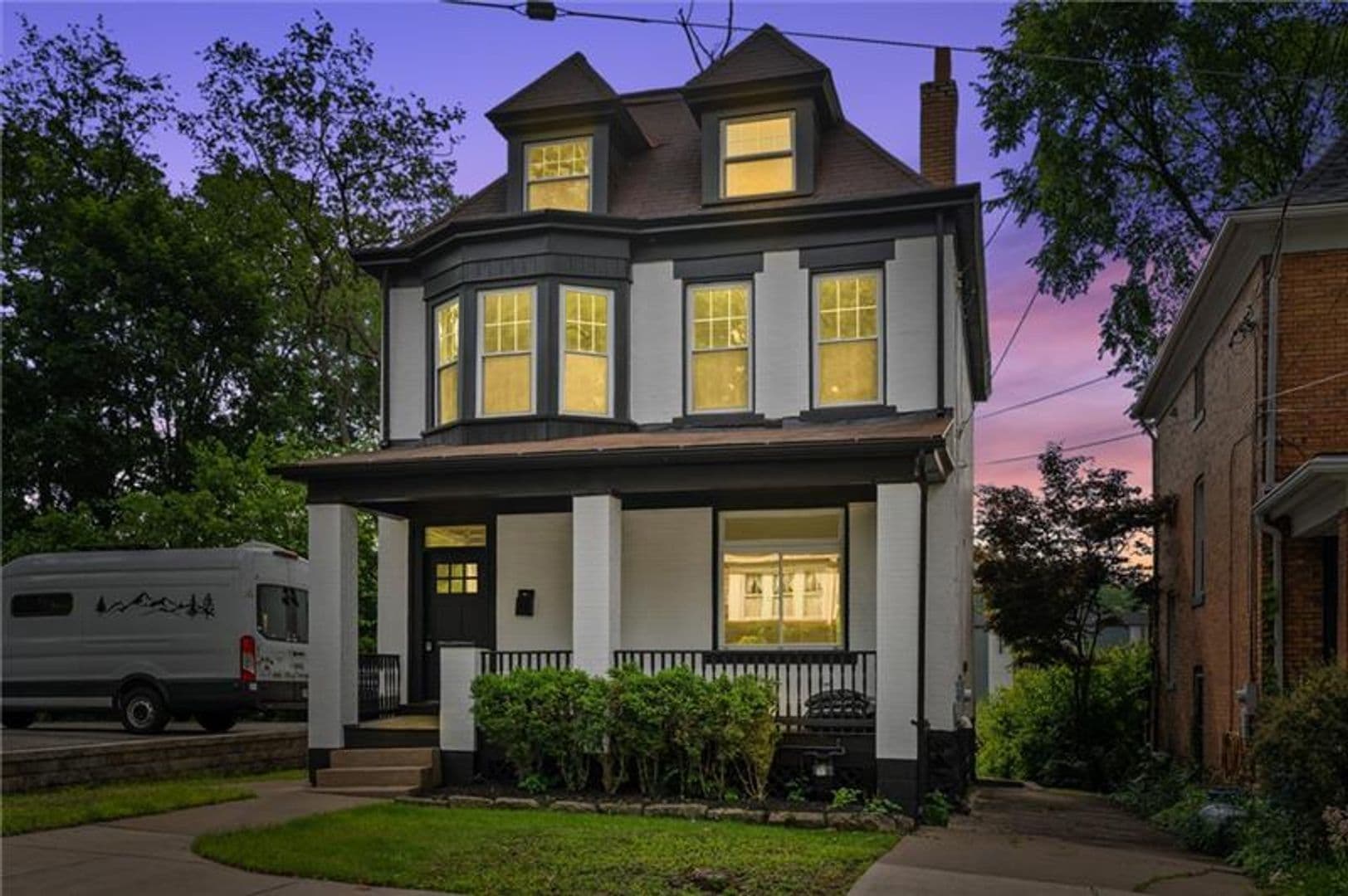 Pittsburgh House: 220 Dewey St.