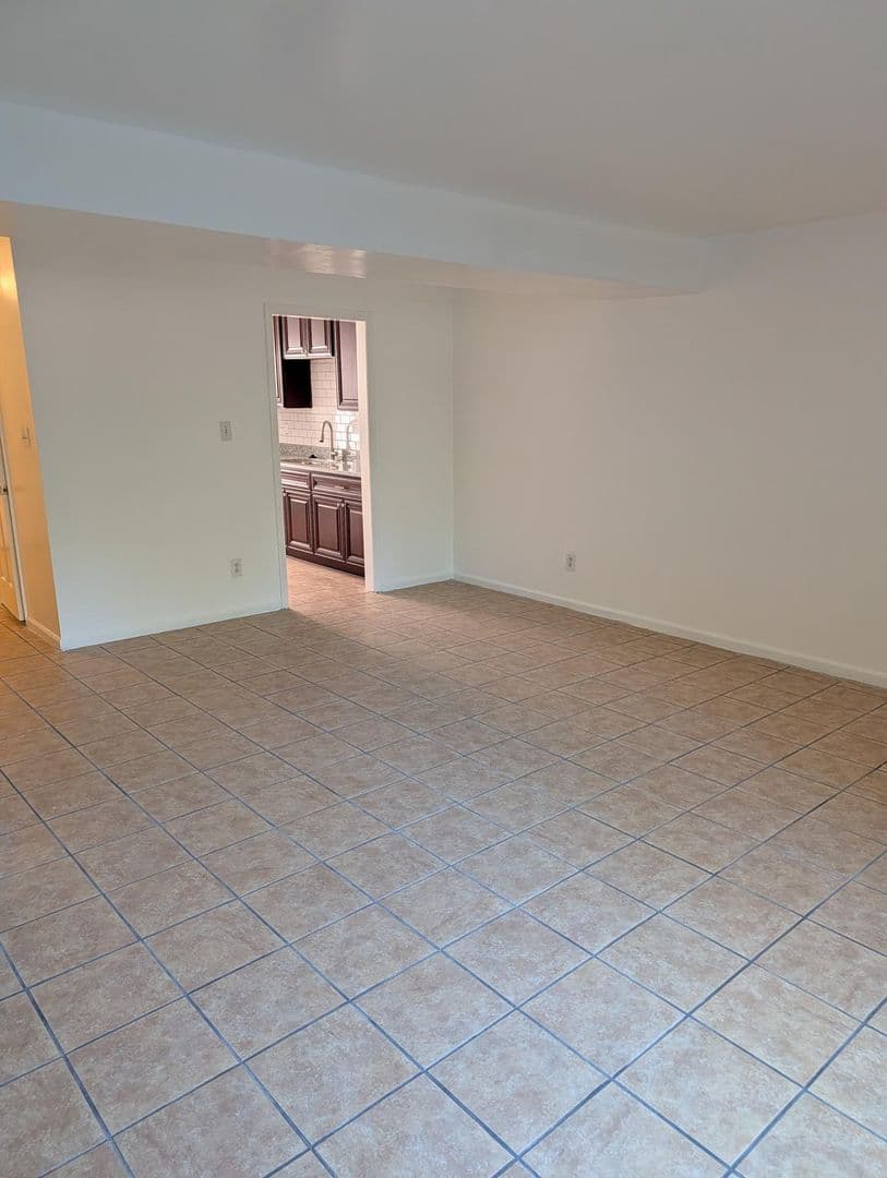 Newport News Townhome: 321 Advocate Court, Unit B