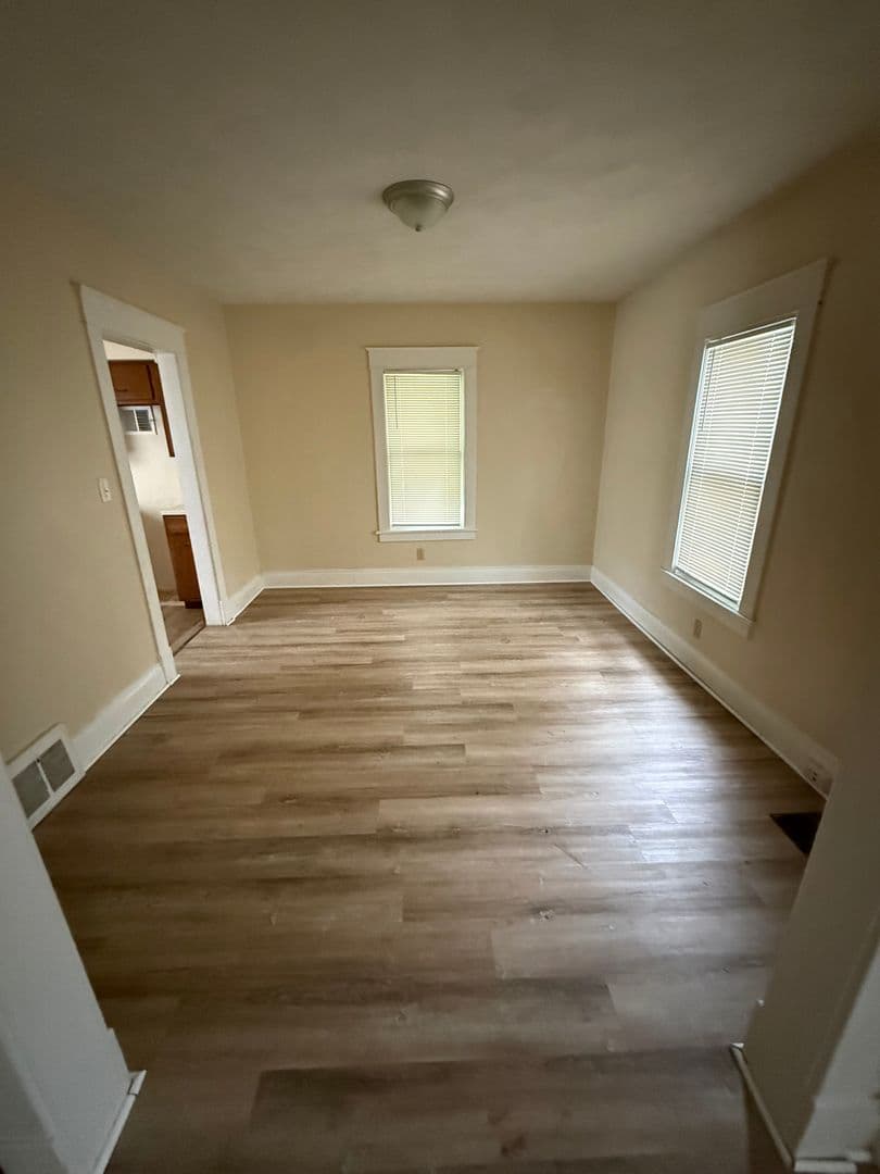 Toledo House: 3615 Hoiles Avenue