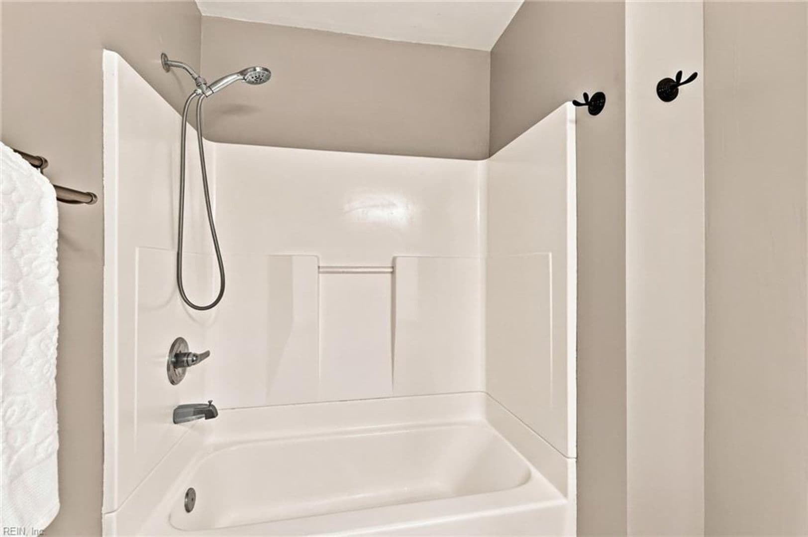 Virginia Beach House: 401 Moorland Drive