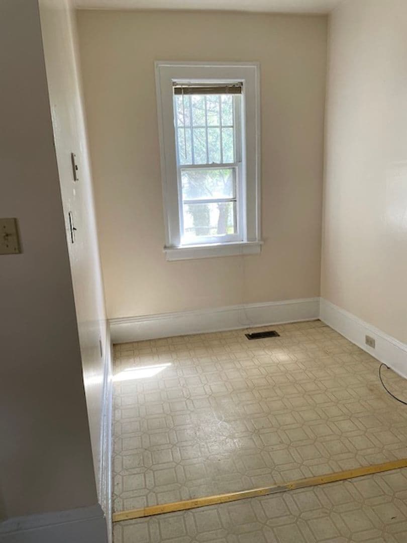 Roanoke Apartment: 2324 Orange Avenue NW