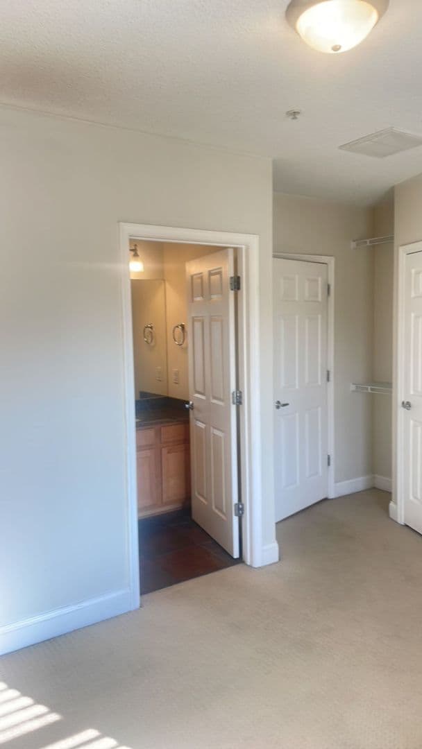 Lexington Apartment: 650 N. Lee Highway